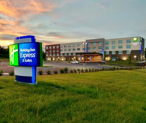 Holiday Inn Express & Suites Raleigh Airport - Brier Creek